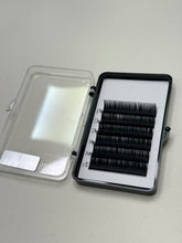 Cargar imagen en el visor de la galería, Sample Tray 6 Rows - 0.05 12-15mm Mixed Lengths Eyelash Trays
