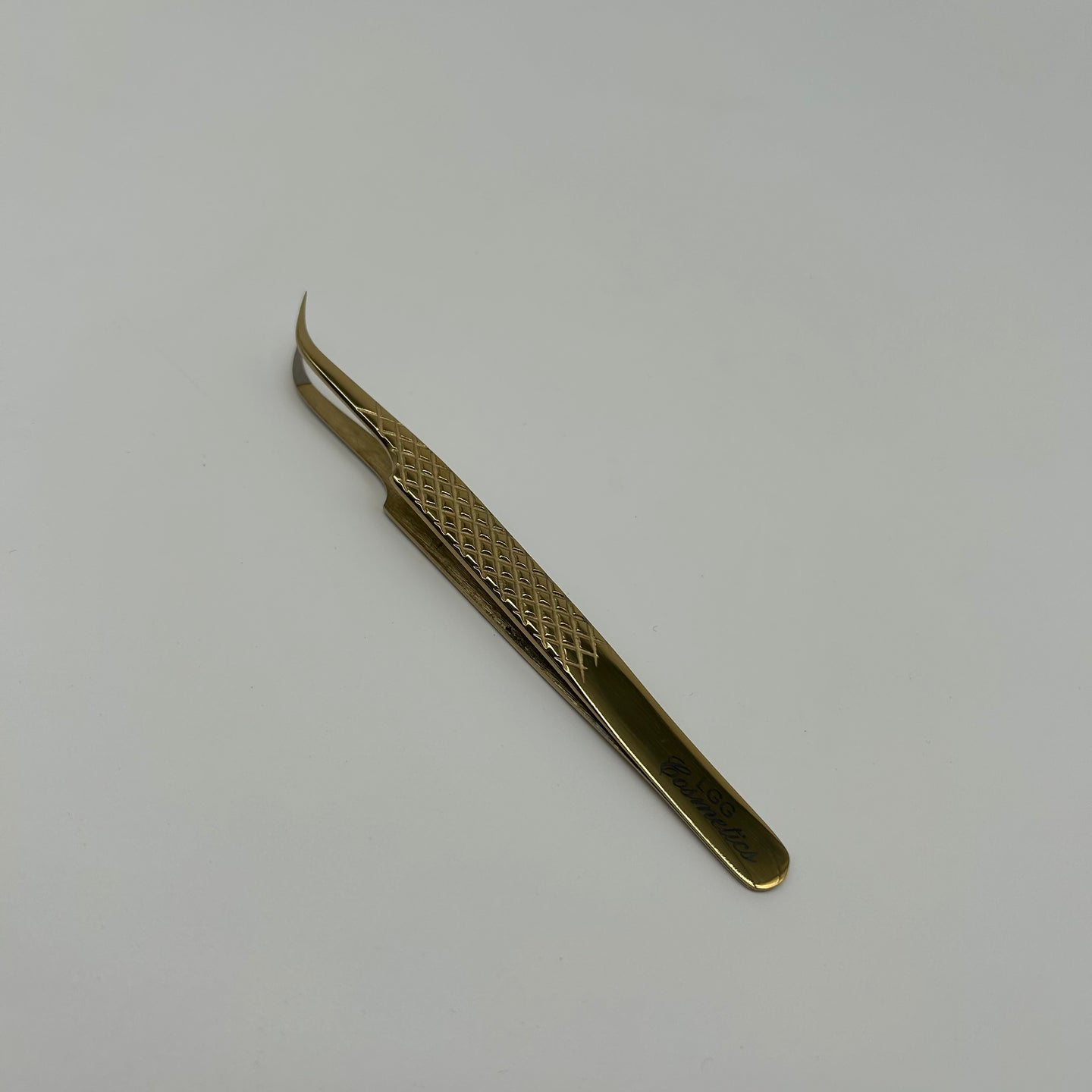 FIBRE TIP - LGG Cosmetics Gold Edition Curved Isolation Fanning Tweezer